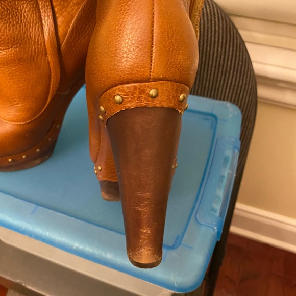 Beautiful Leather UGGS - Picture 6 of 12